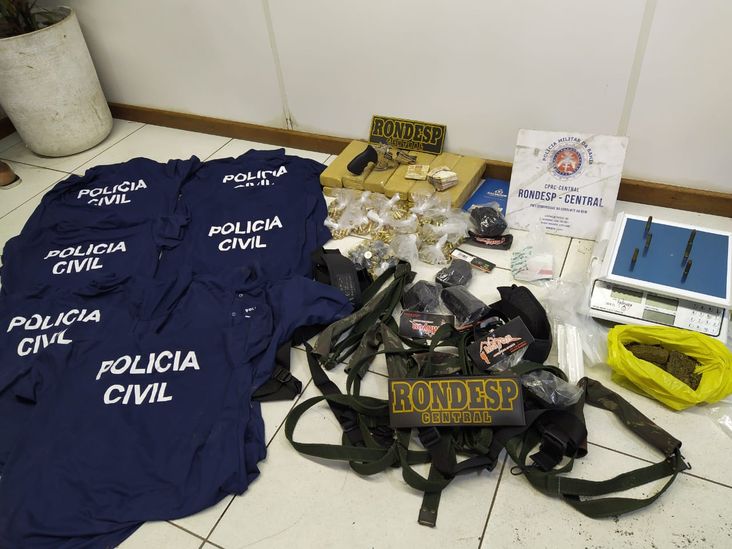 Quadrilha presa com 700 munições e camisas falsas da PC