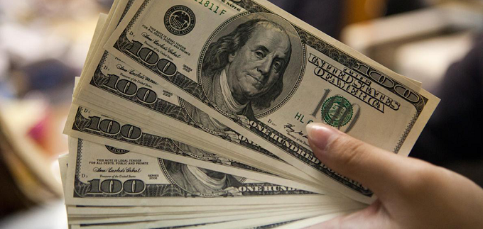 Dólar ultrapassa R$ 5,40 com perspectiva de corte de juros