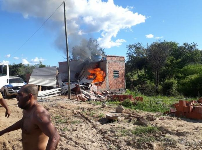 Homem mata os três filhos queimados após não aceitar fim de relacionamento