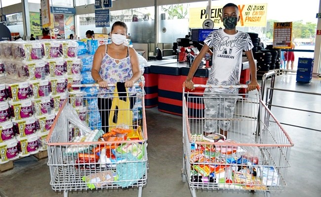 Vale-alimentação é entregue a mais de 237 mil estudantes