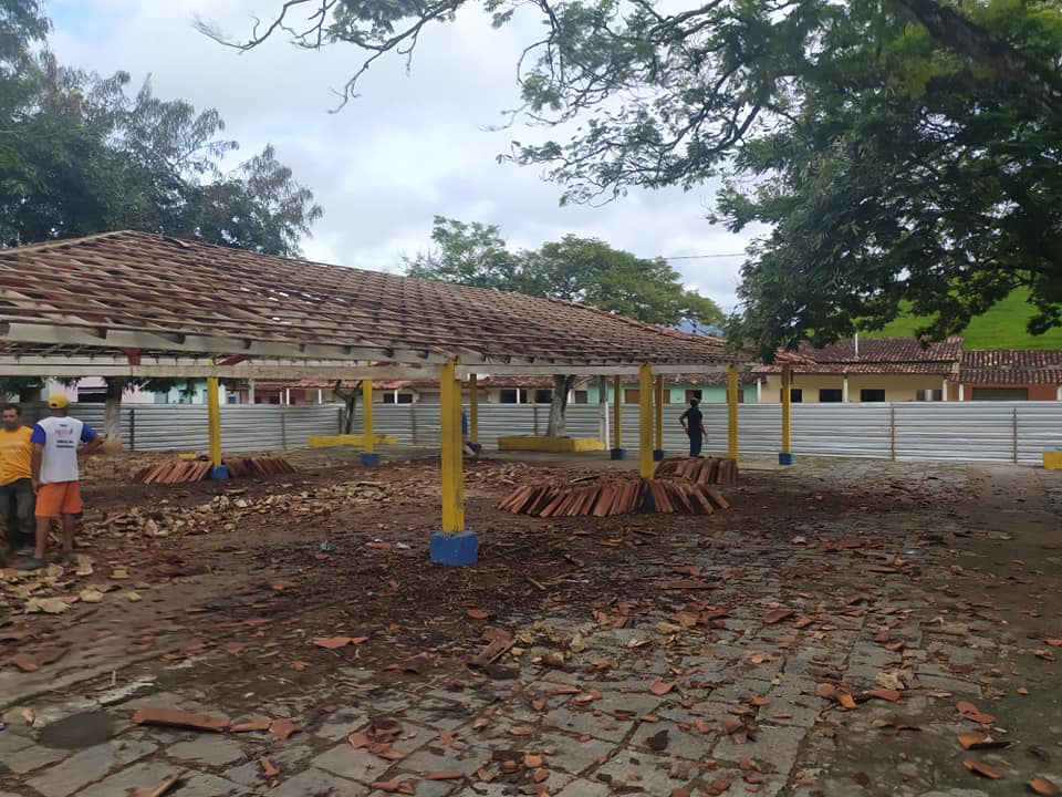 Iguaí: Prefeitura inicia obras da praça de Iguaibi