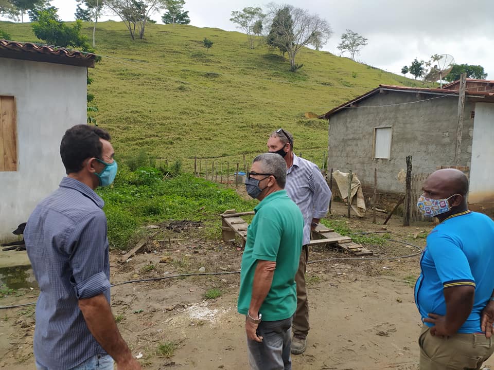 Iguaí: Em Iguaibi, Prefeitura analisa situação da rua Beira do Rio, onde realizará obras