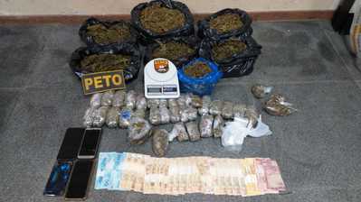 Cinco quilos de maconha e R$ 1,5 mil encontrados em Feira