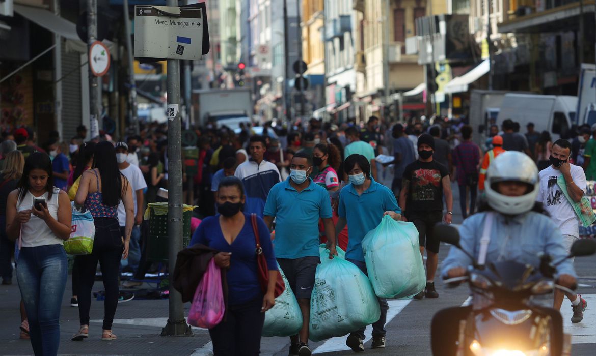 Desemprego atinge 14,8 milhões de pessoas e taxa chega a 14,7% no 1º trimestre