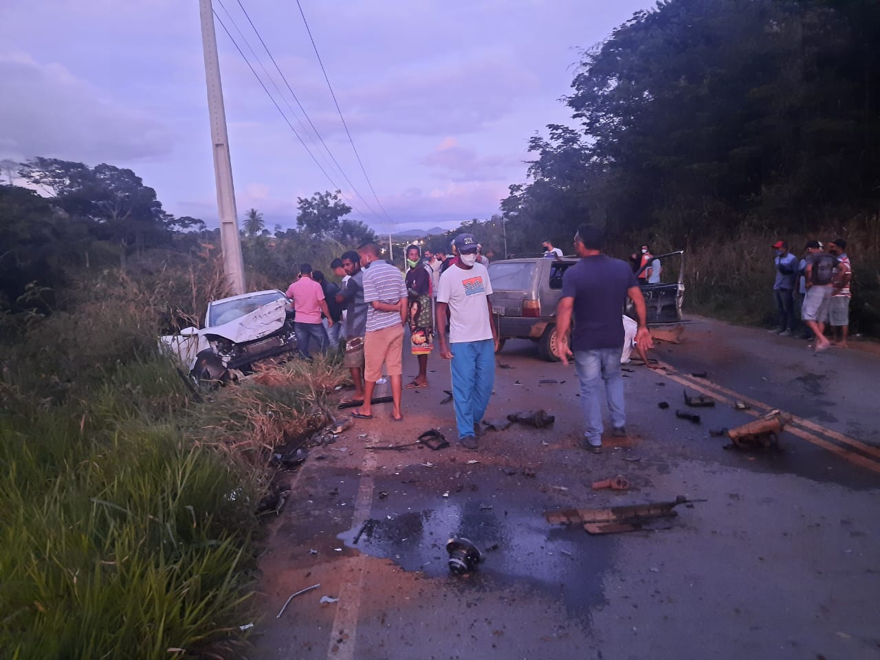 Iguaí: Quatro pessoas ficam feridas em acidente na 262