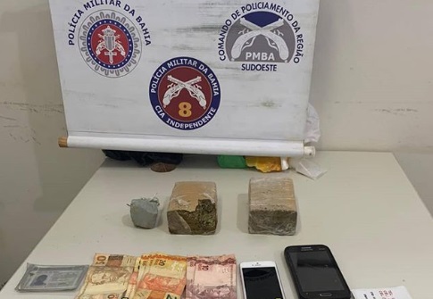 Iguaí: Através de denúncia, PM aprende duas barras e meia de maconha