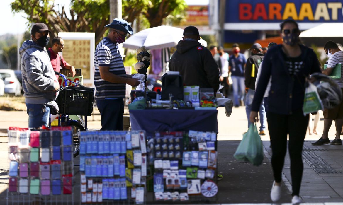 População desocupada sobe para 12,4 milhões em julho, diz IBGE