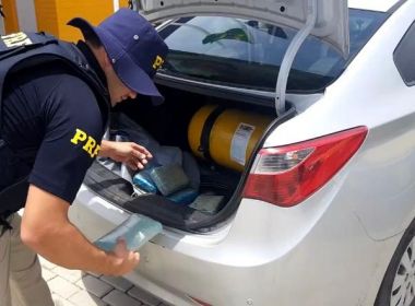 Paulo Afonso: Dupla é presa ao tentar levar 23 kg de maconha em porta-mala de carro