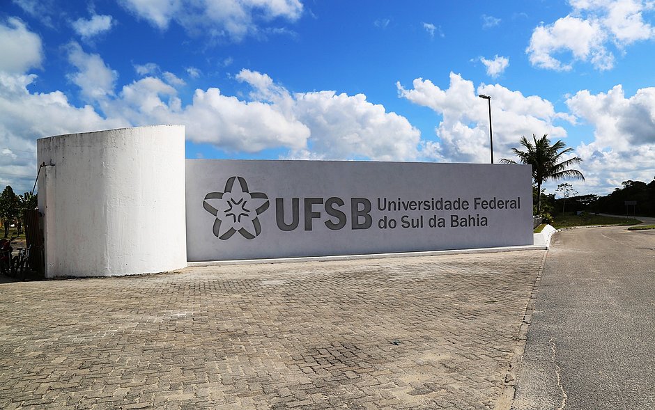 Sonhos Destruídos: UFSB excluiu curso de Direito