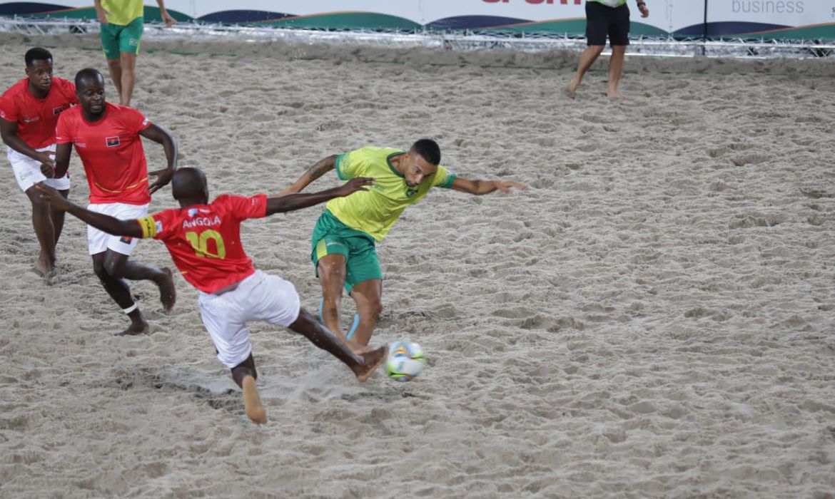 Brasil vai em busca da final do Mundial de Futebol de Areia Raiz