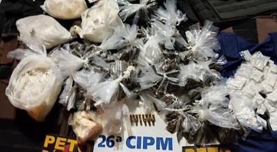 26ª CIPM localiza 26 coletes balísticos e 4 mil porções de cocaína