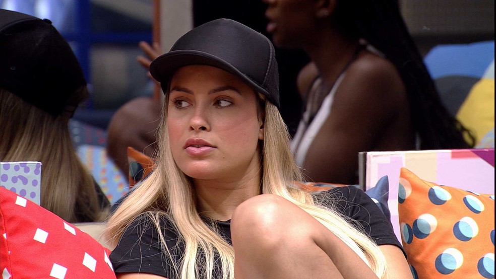 Sarah opina sobre sister do BBB21: ‘Acho que a Karol vai mudar da água para o vinho’