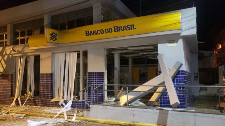 Iguaí: Criminosos bombardeiam  Agência do Banco do Brasil