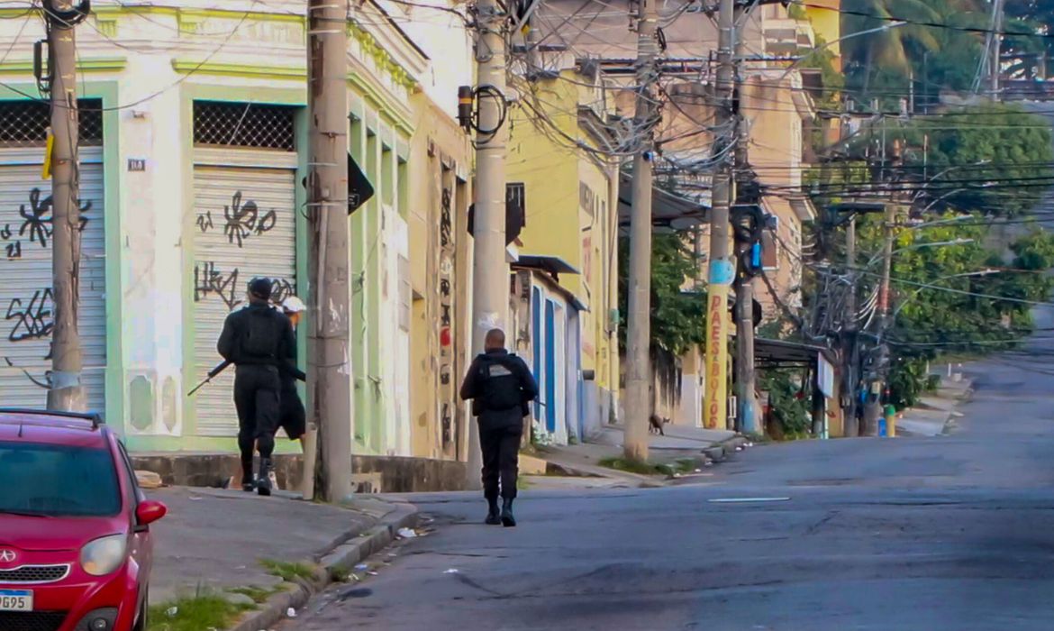 Sobe para 25 o número de mortos em confronto nas favelas da Penha