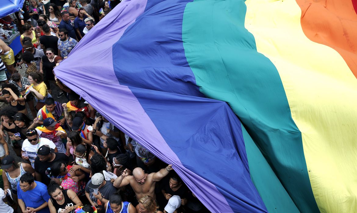 IBGE divulga 1º levantamento sobre homossexuais e bissexuais no Brasil