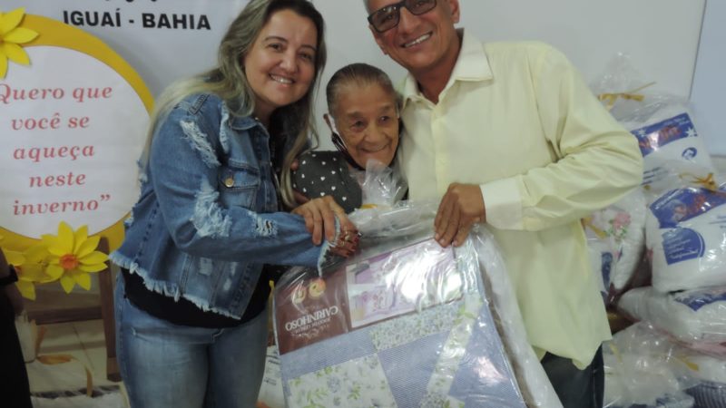 Iguaí: Ação Social entrega kits de inverno para o Grupo da Alegria Idosos