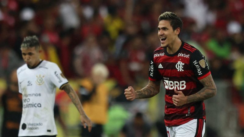 Flamengo volta a derrotar Corinthians e avança na Libertadores