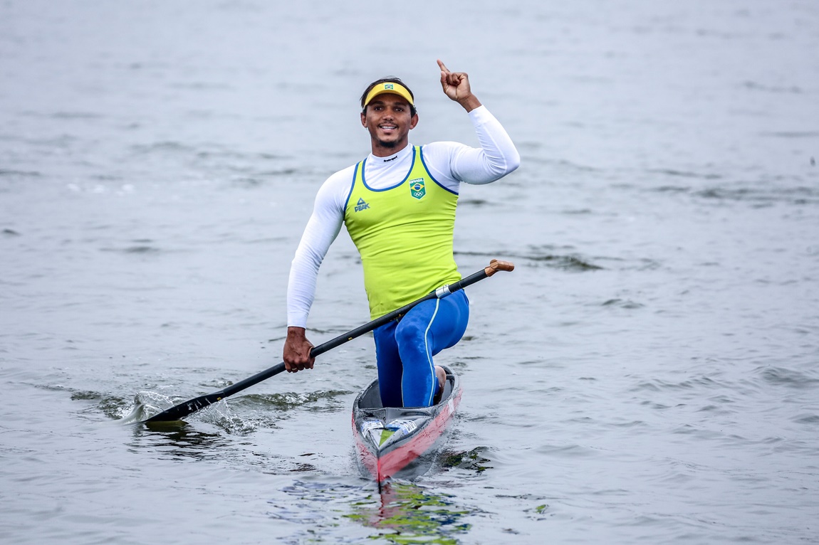 Isaquias Queiroz é ouro no C1 500m no Mundial do Canadá￼