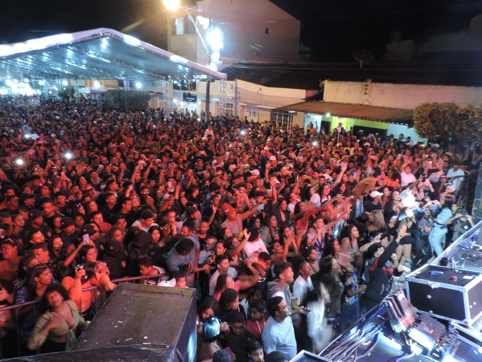 Iguaí: Thiago Aquino agita abertura oficial da Festa de Setembro