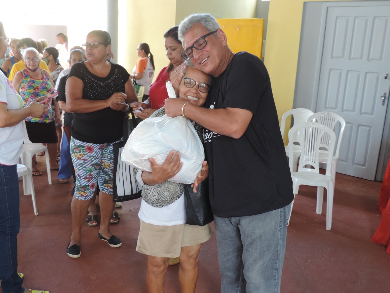 Iguaí: Prefeito Ronaldo Moitinho recebe carinho do Grupo da Alegria Idosos do SCFV