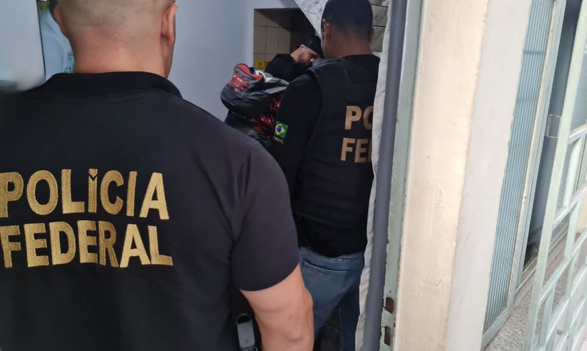 Homem é preso por guardar material com cenas de abuso sexual infantil