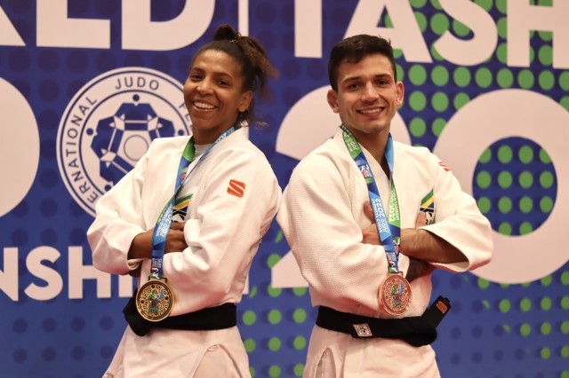 Rafaela Silva é bicampeã mundial e Daniel Cargnin é bronze￼