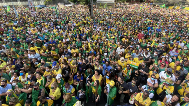 Domingo é marcado por manifestações em frente a quartéis em todo Brasil