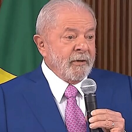 Lula confirma o aumento do salário mínimo para R$1.320 em maio