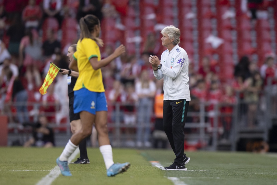 Pia Sundhage está entre as três finalistas do Prêmio FIFA The Best