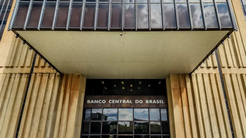 Mercado aumenta previsão da inflação de 4% para 4,05% em 2024