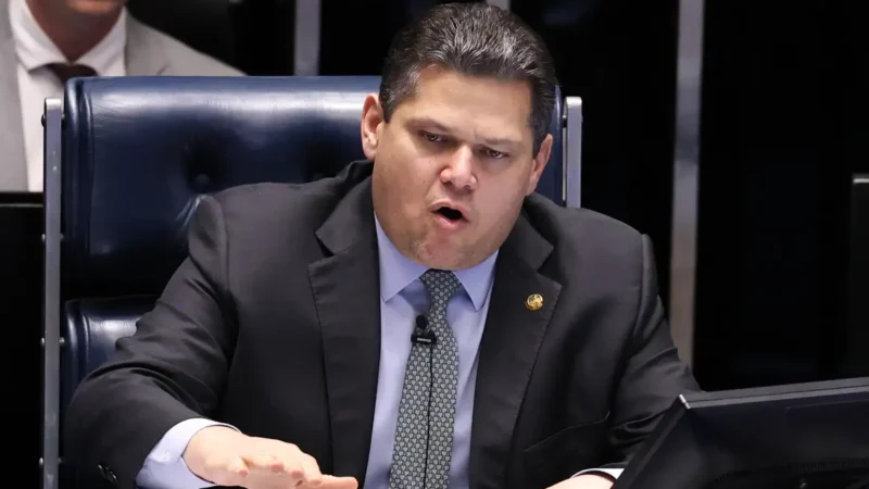 Alcolumbre vai promulgar fim da escala 6×1 nesta sexta
